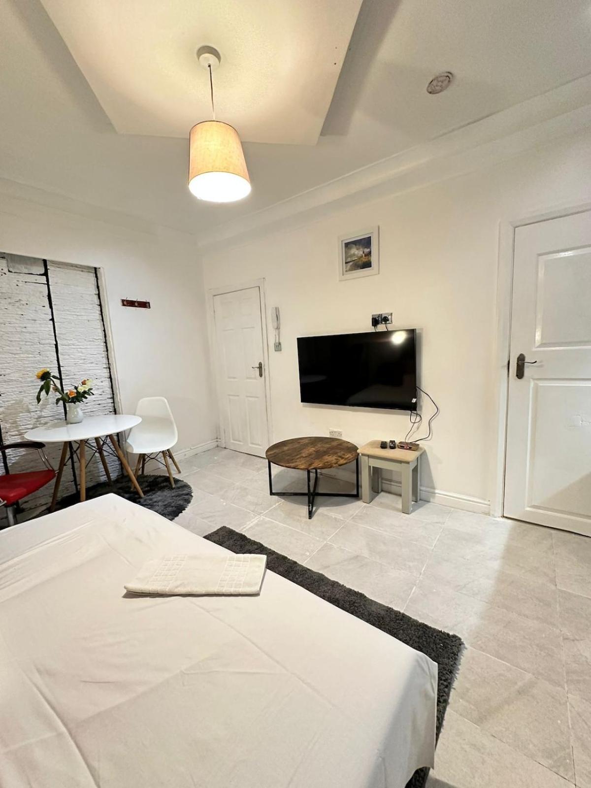 One Bedroom Flat Bell Street * Londra